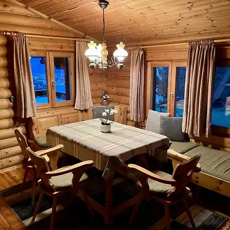 Tiroler Blockhaus شقة